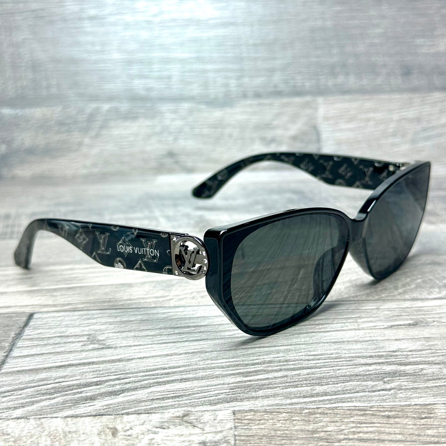 LV Black Hologram G-87 2026