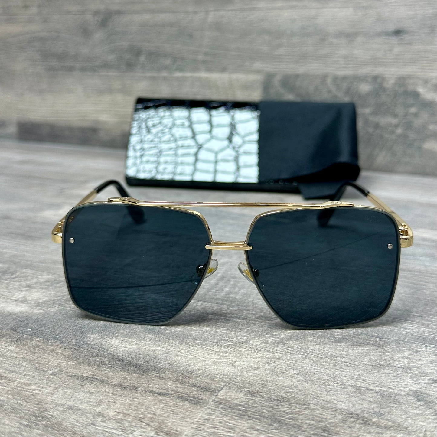 Dita 01 - Black Gold 2025