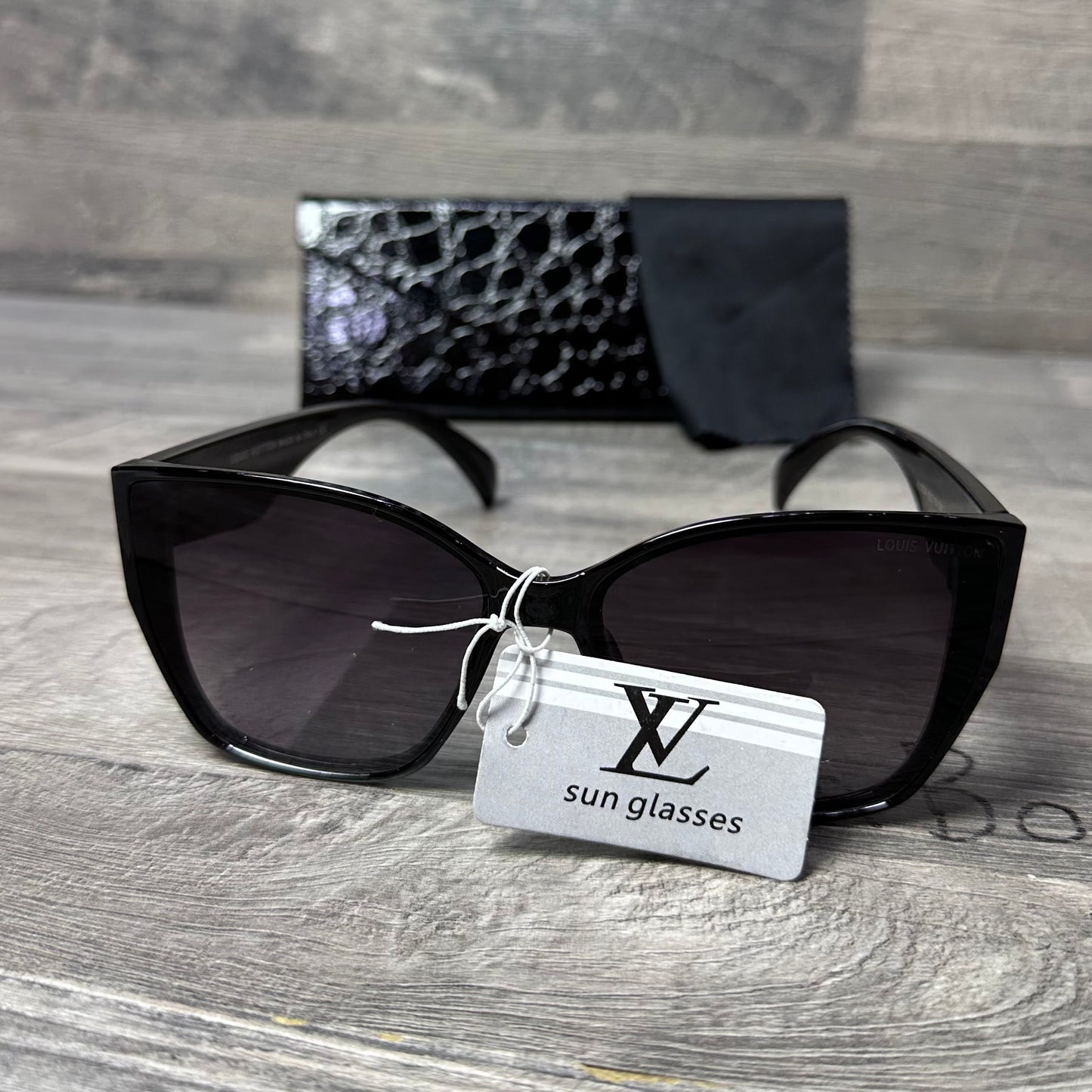 LV 057- Black Classic 2025