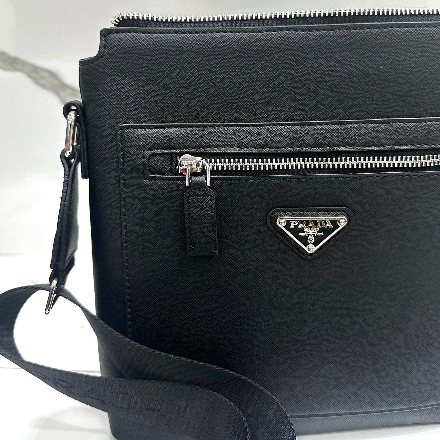 Prada Messenger Classic 2026