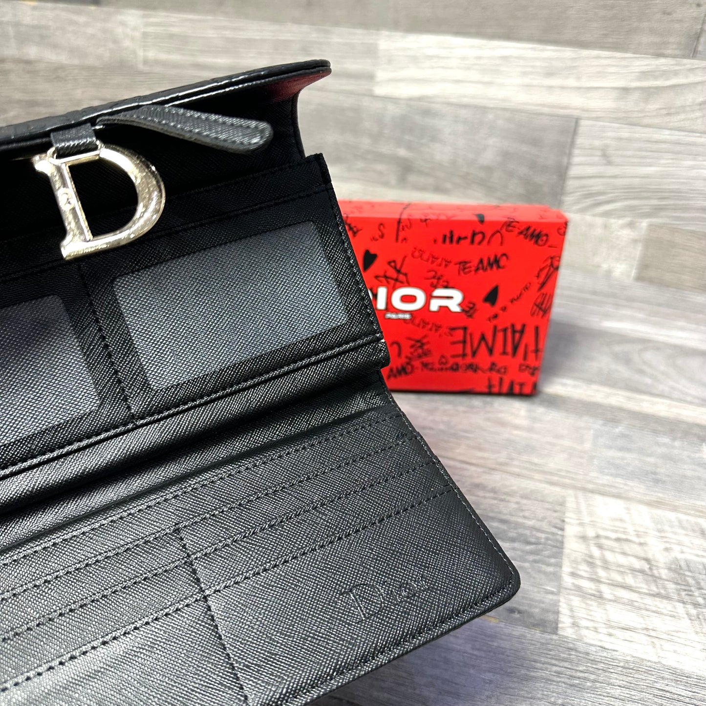 Dior πορτοφόλι μαύρο 2026