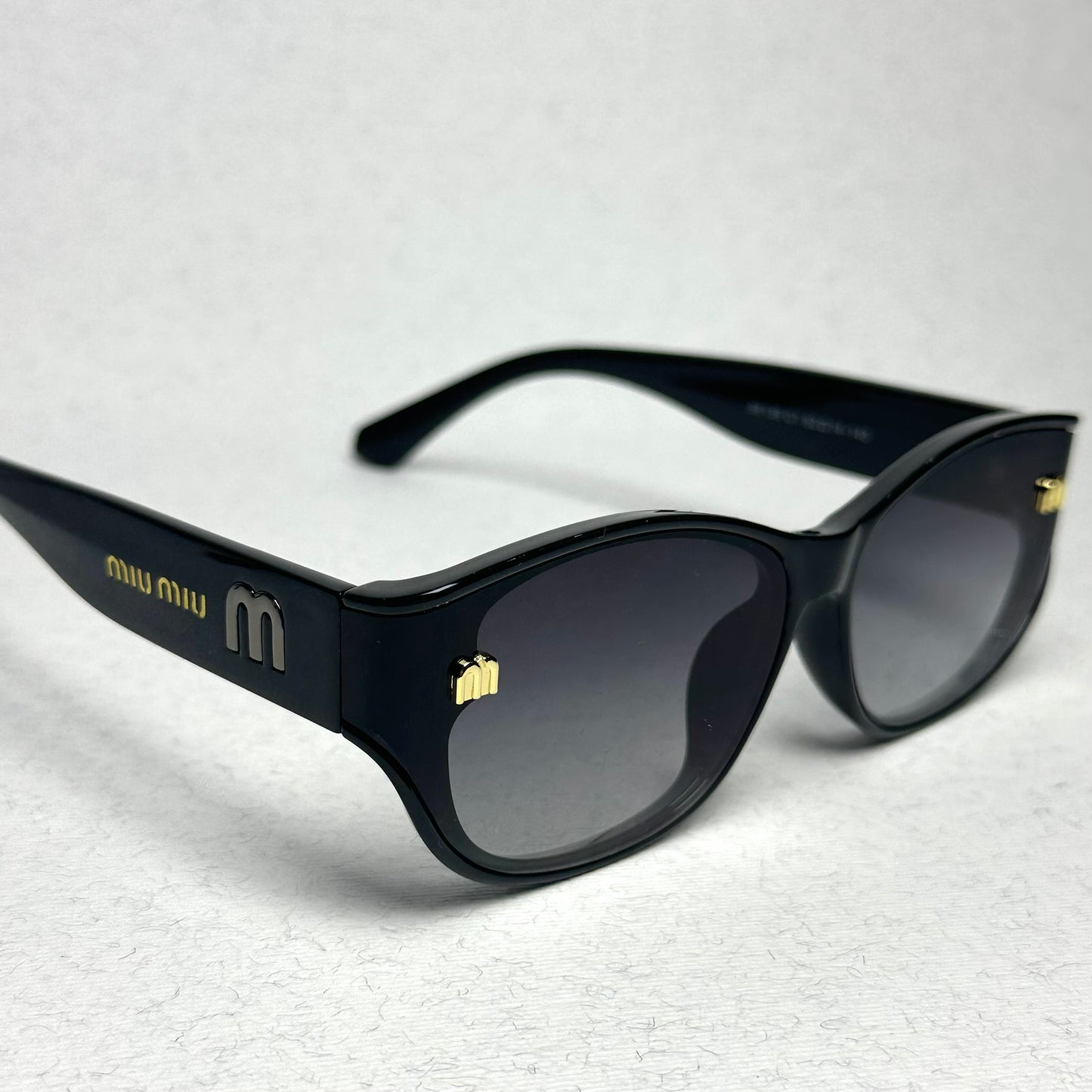 Miu Miu Black - Gold M22 2026