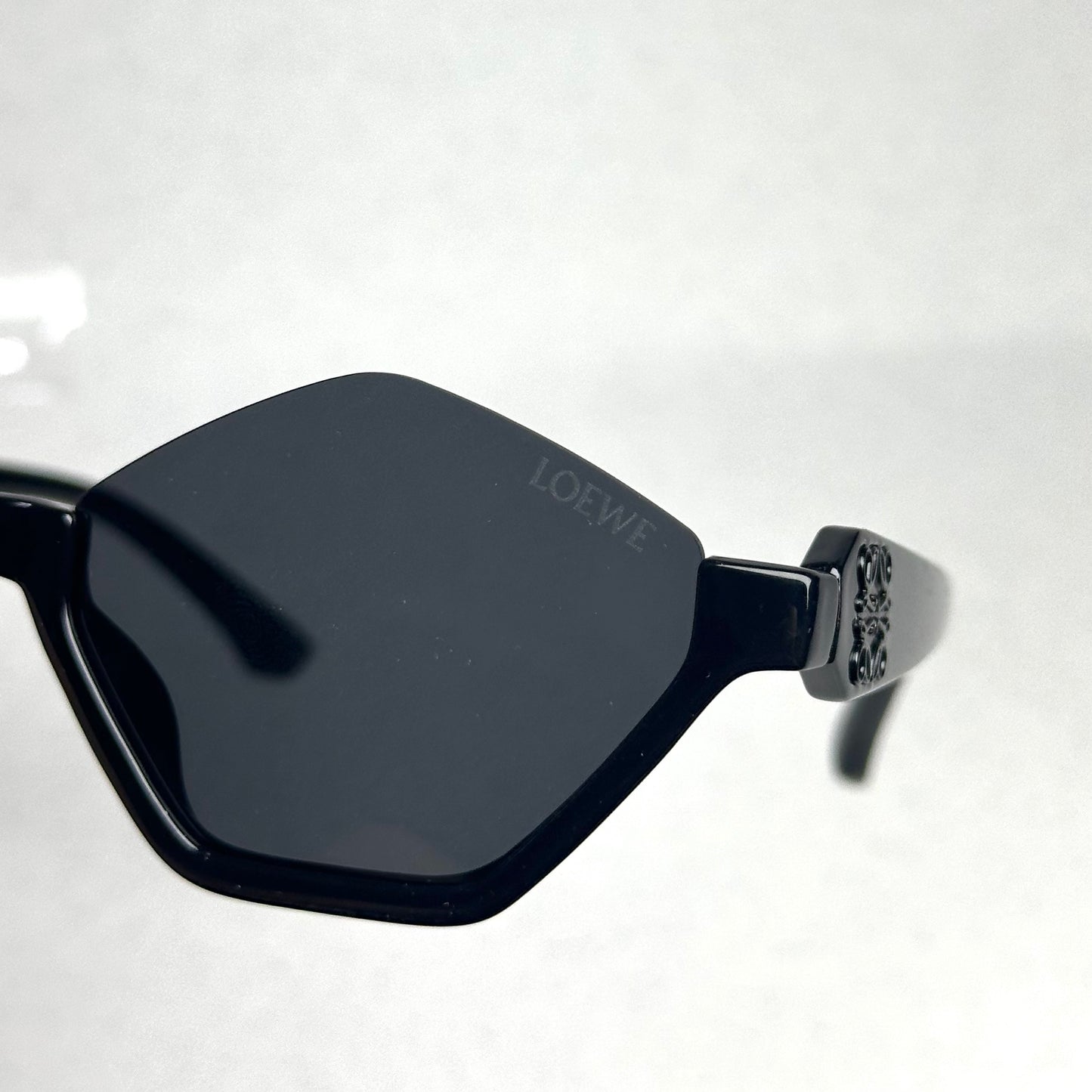 Loewe Black F-98