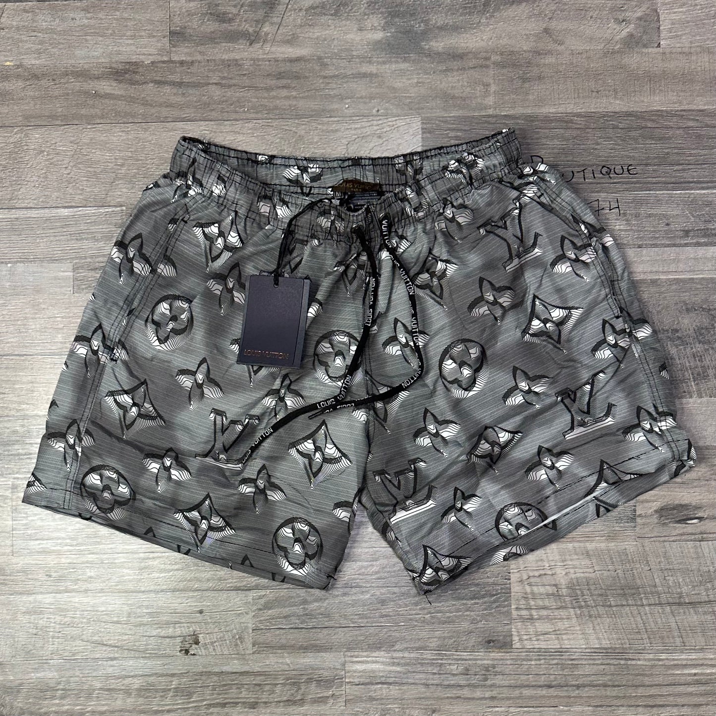 Louis Vuitton :S020 Grey