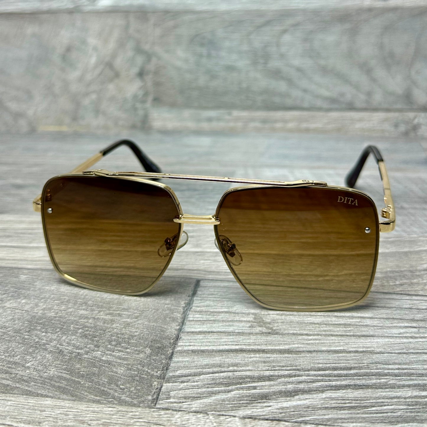 Dita 076 - Brown Gold 2026