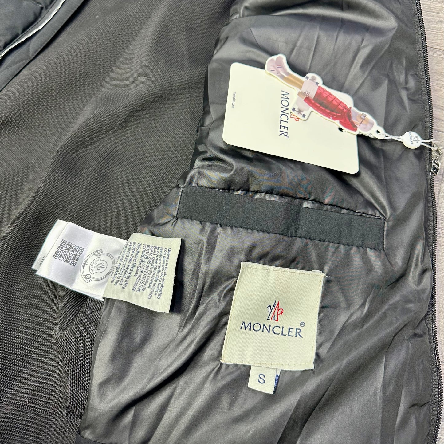 Moncler Black Classic 2026