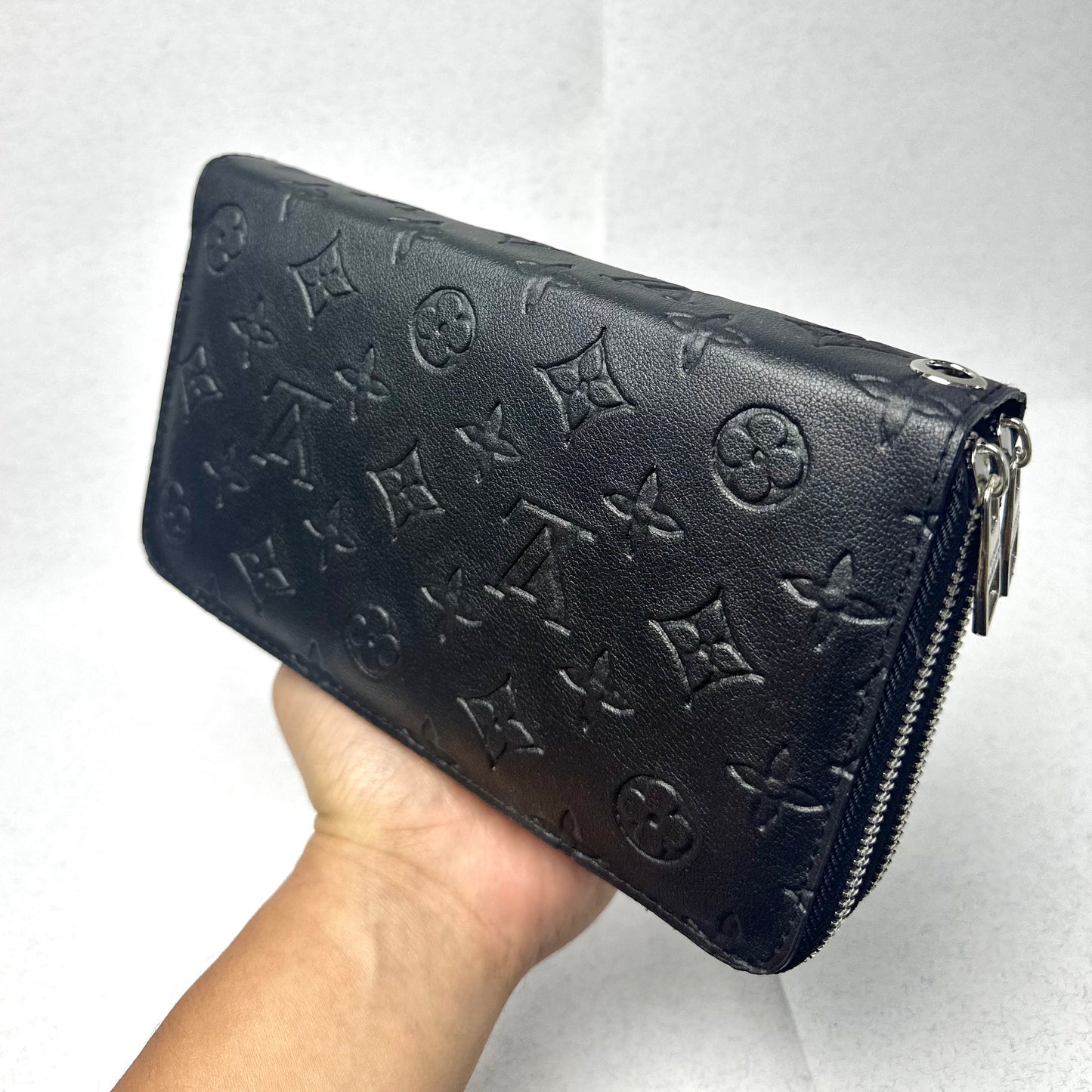 LV Χειρός Black Classic 2026