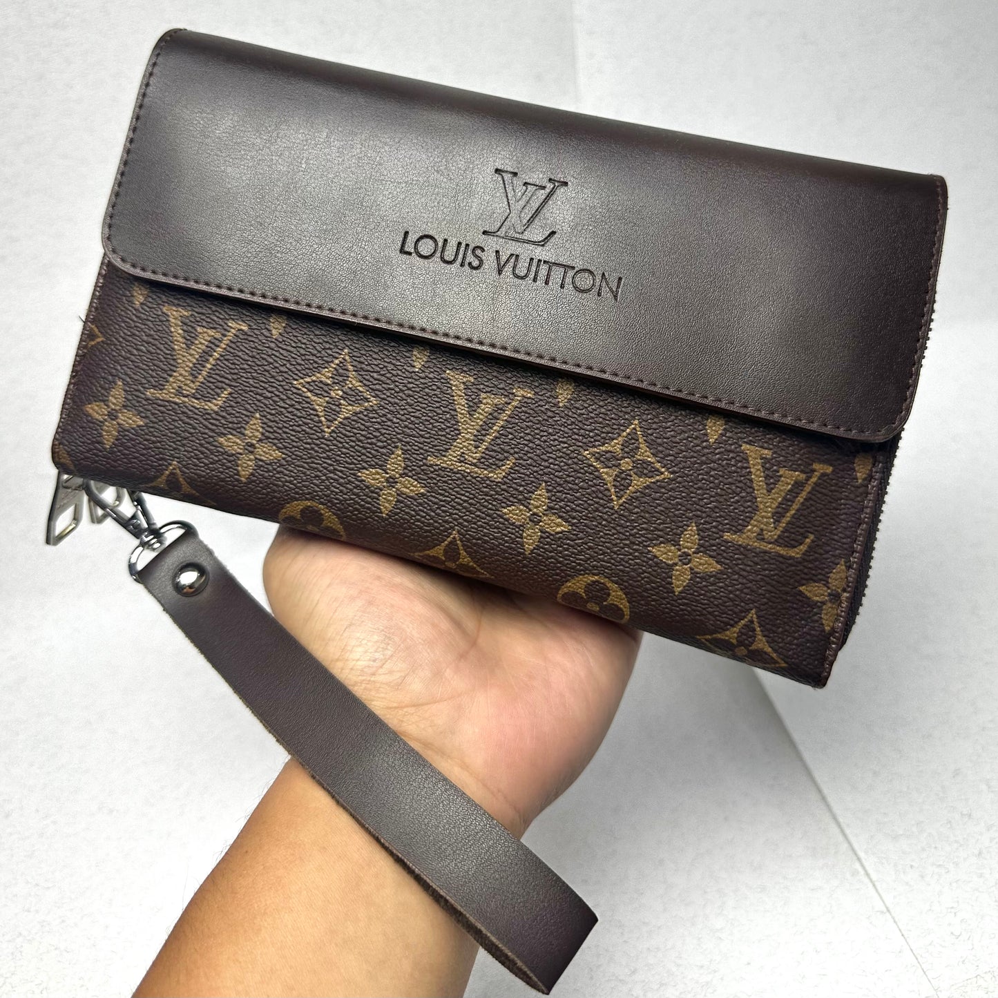 LV Χειρός Brown Classic 2026