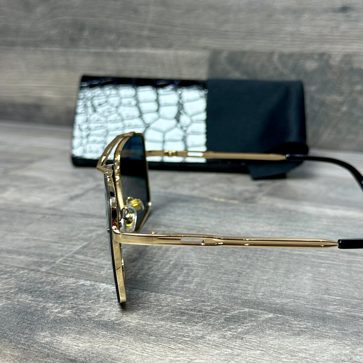 Dita 01 - Black Gold 2025