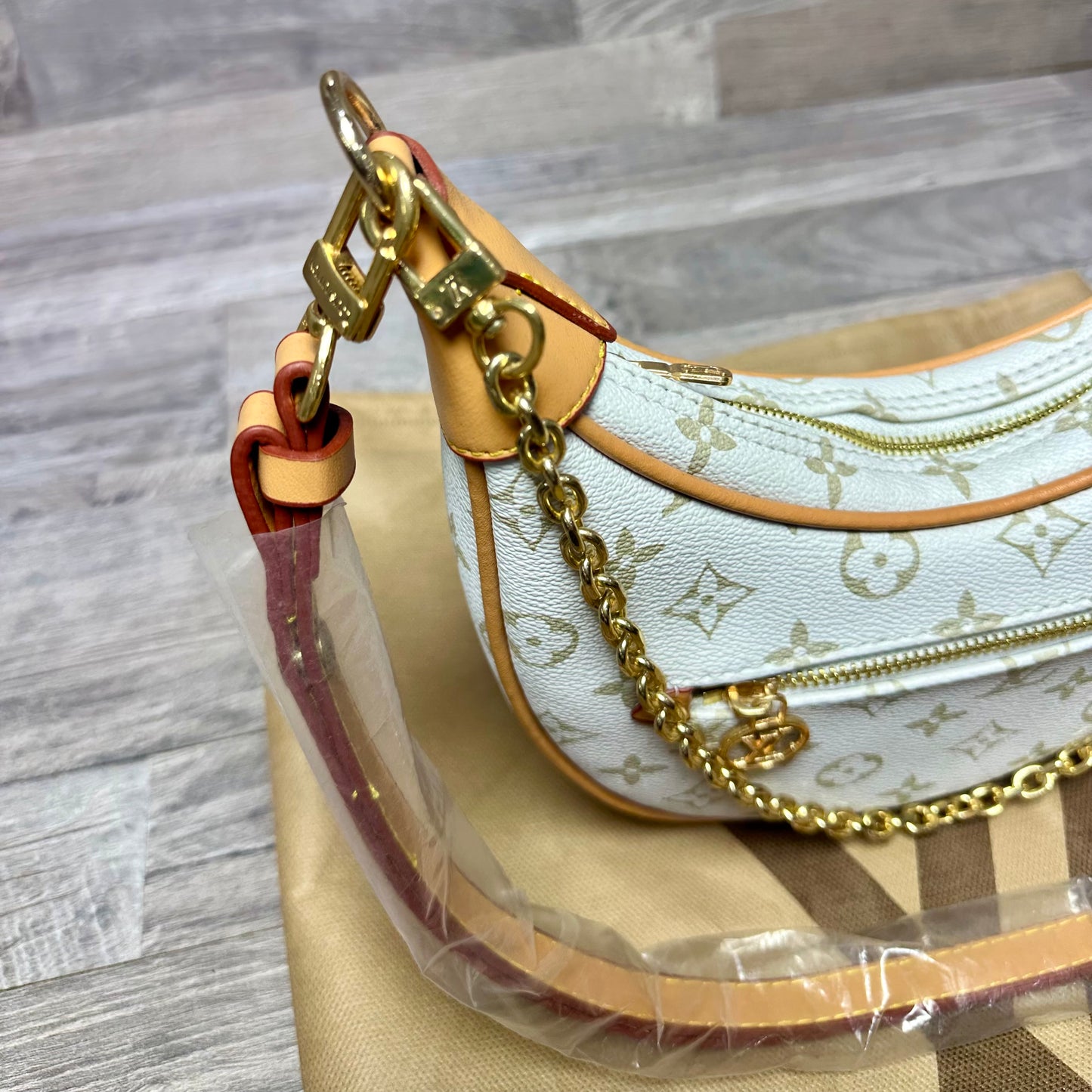 LV Canvas Loop White Classic