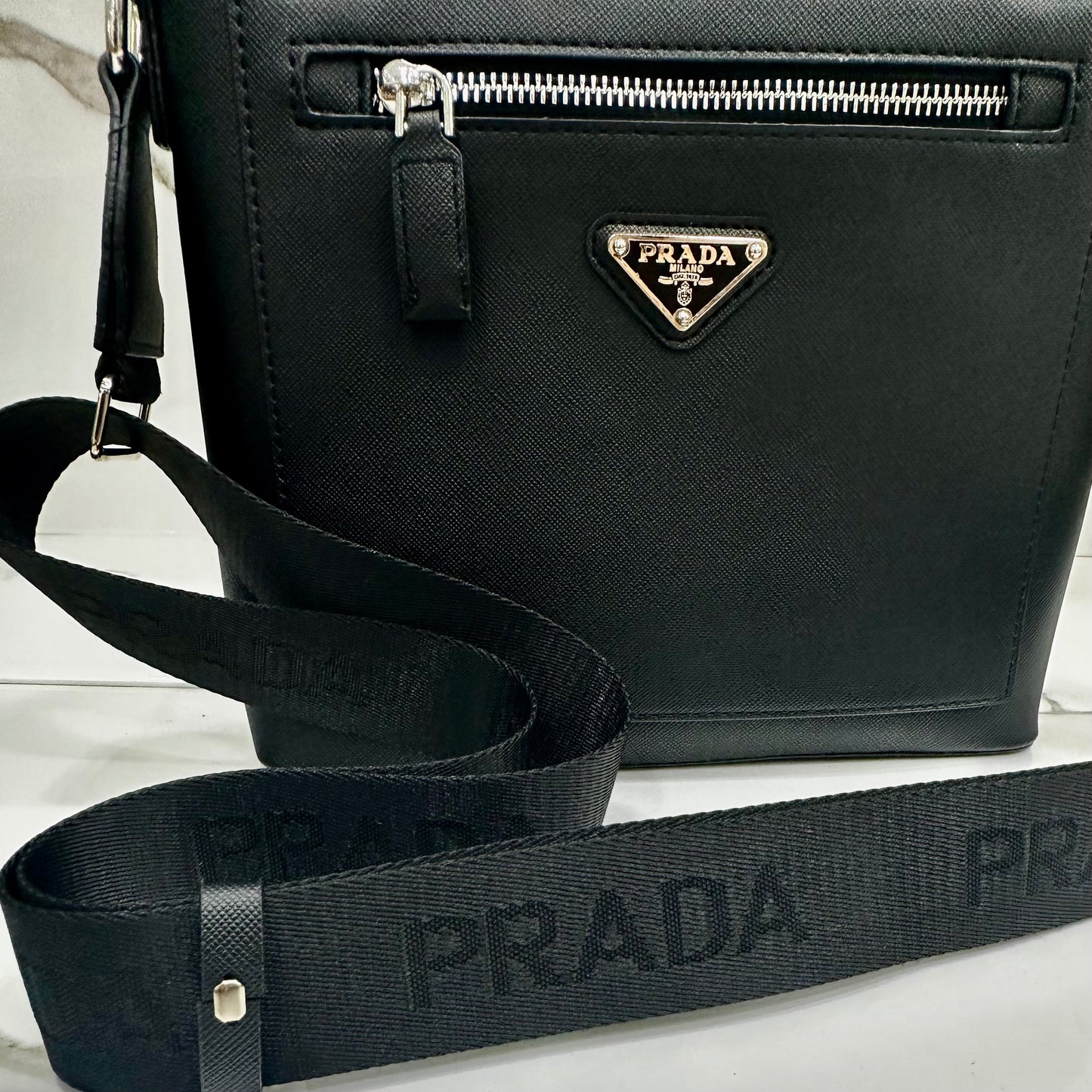 Prada Messenger Classic 2026