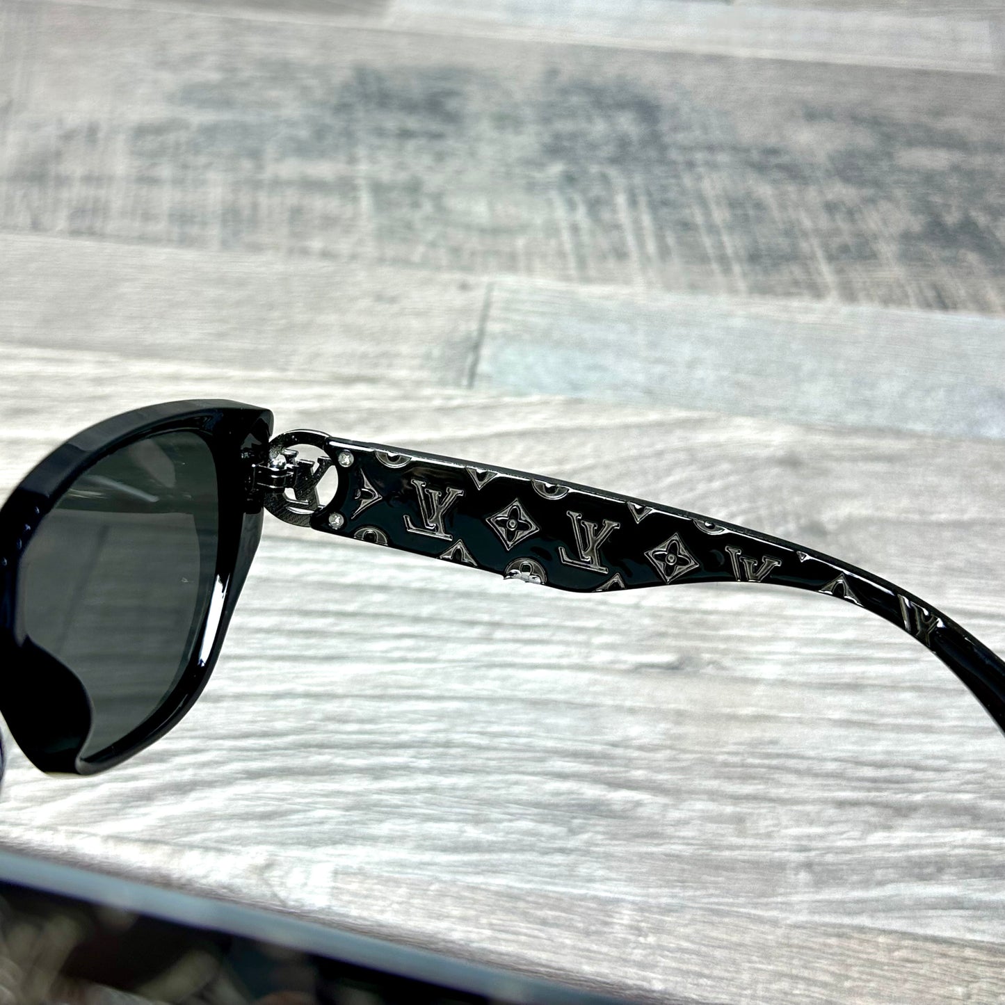 LV Black Hologram G-87 2026
