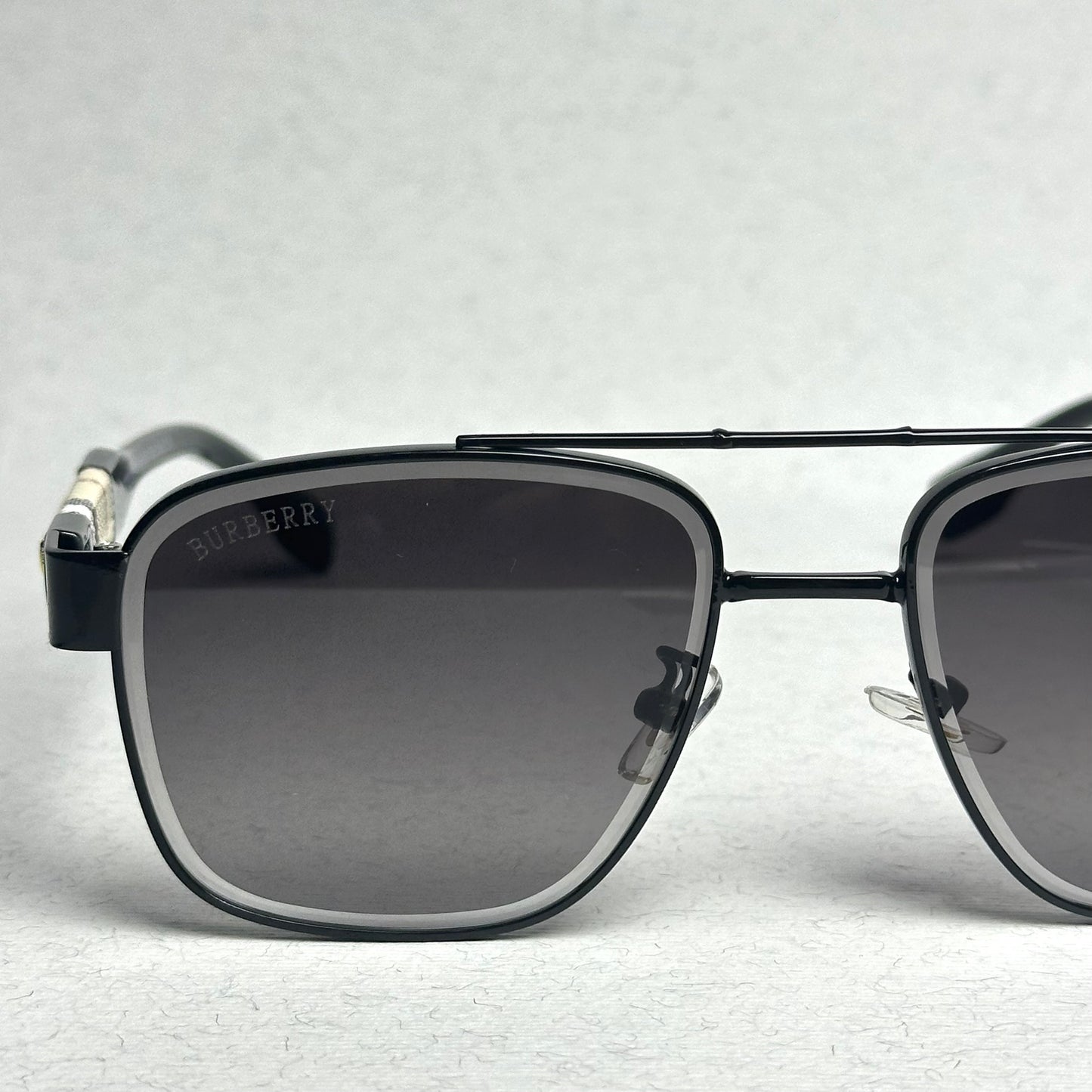 Burberry Hologram G-34 2016