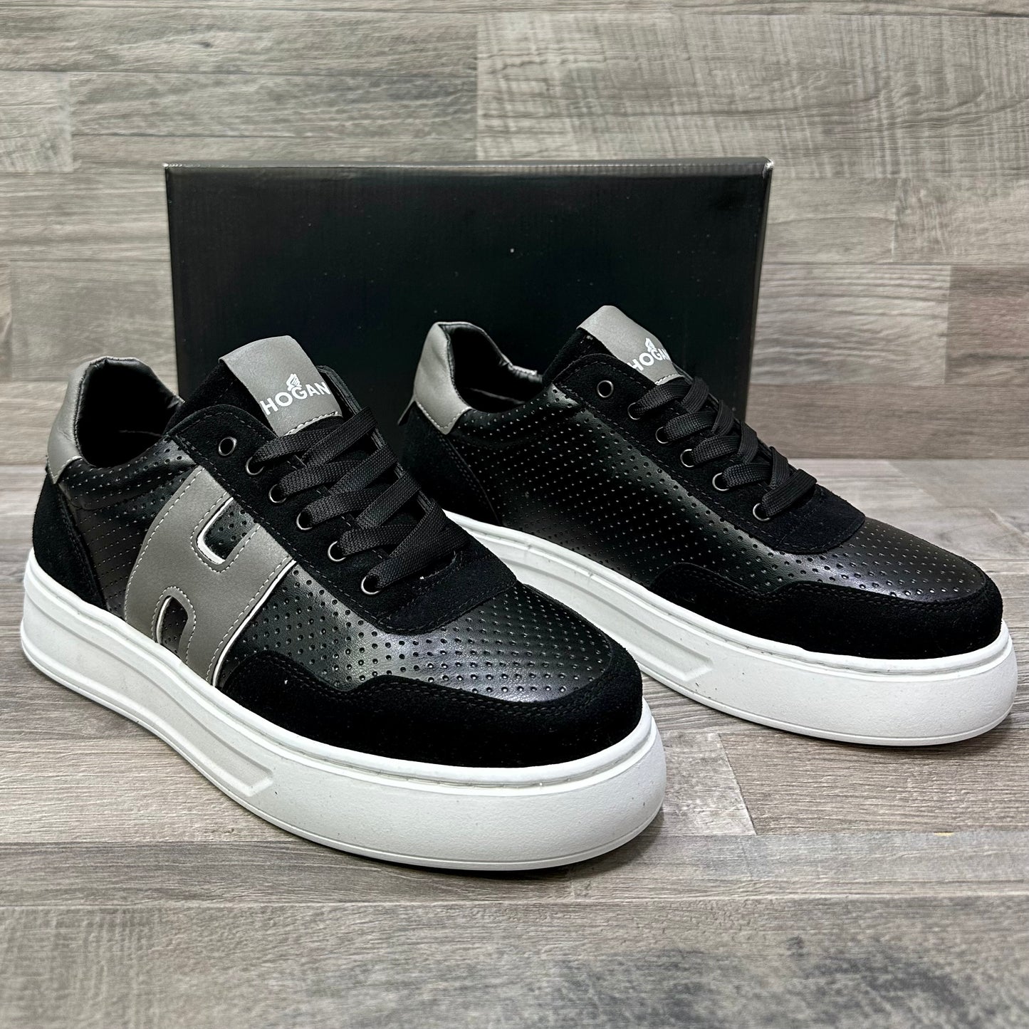 Hogan Mens Black - White Classic 58
