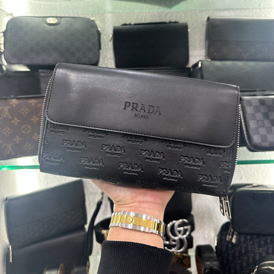 Prada Μαυρο Τσαντάκι Χειρός 2026