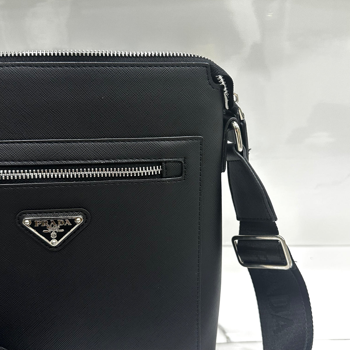 Prada Messenger Classic 2026