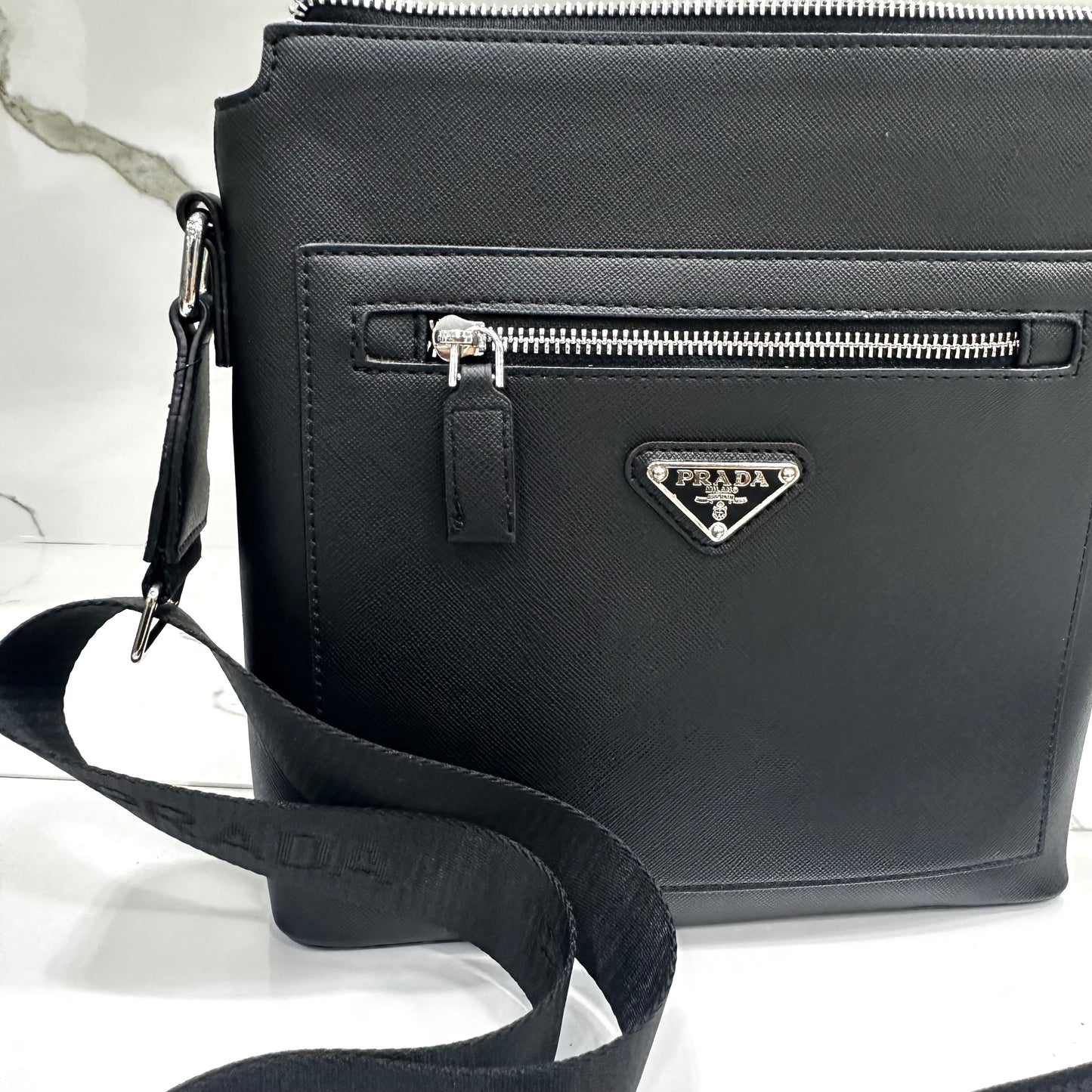 Prada Messenger Classic 2026