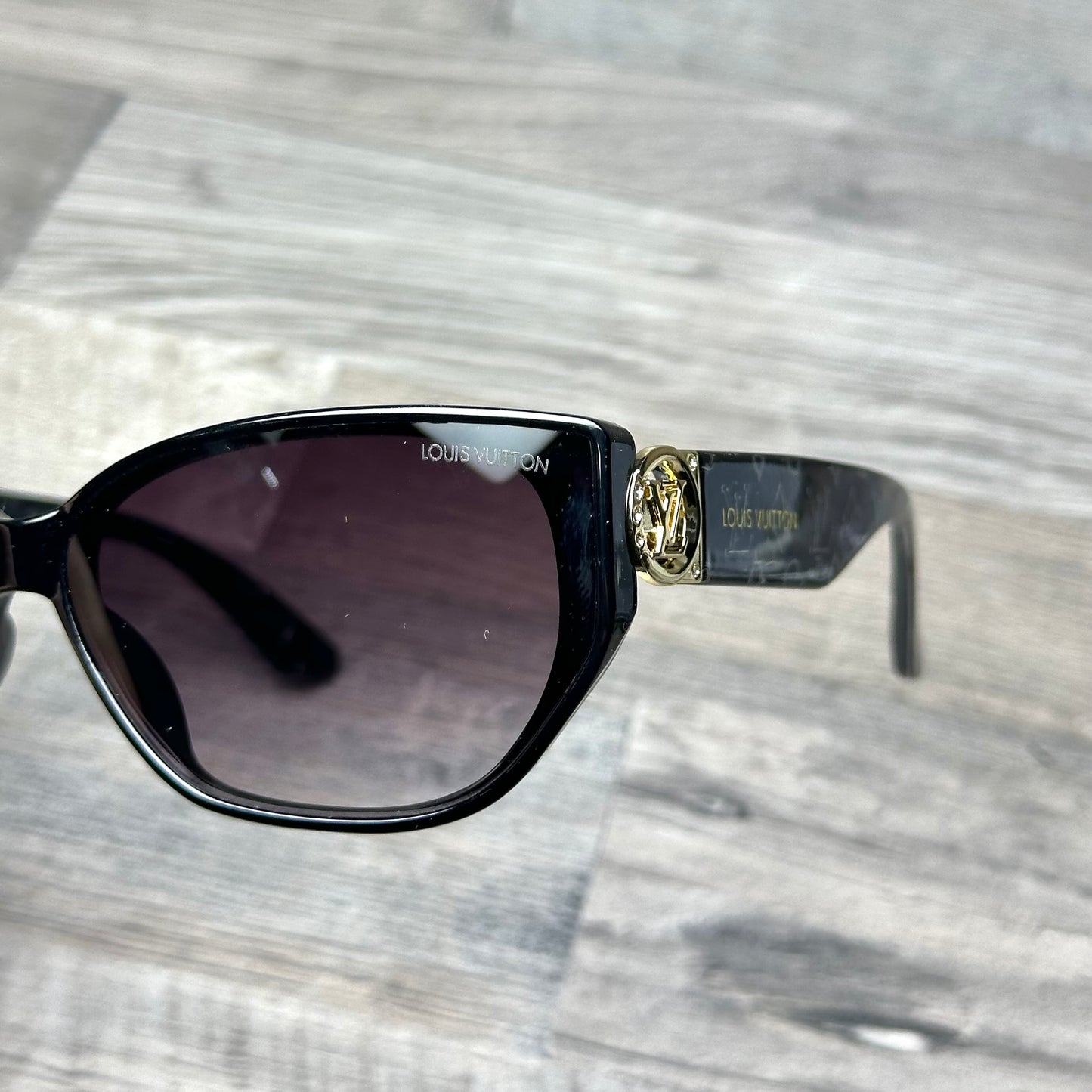 LV Hologram G - 33 Black Gold