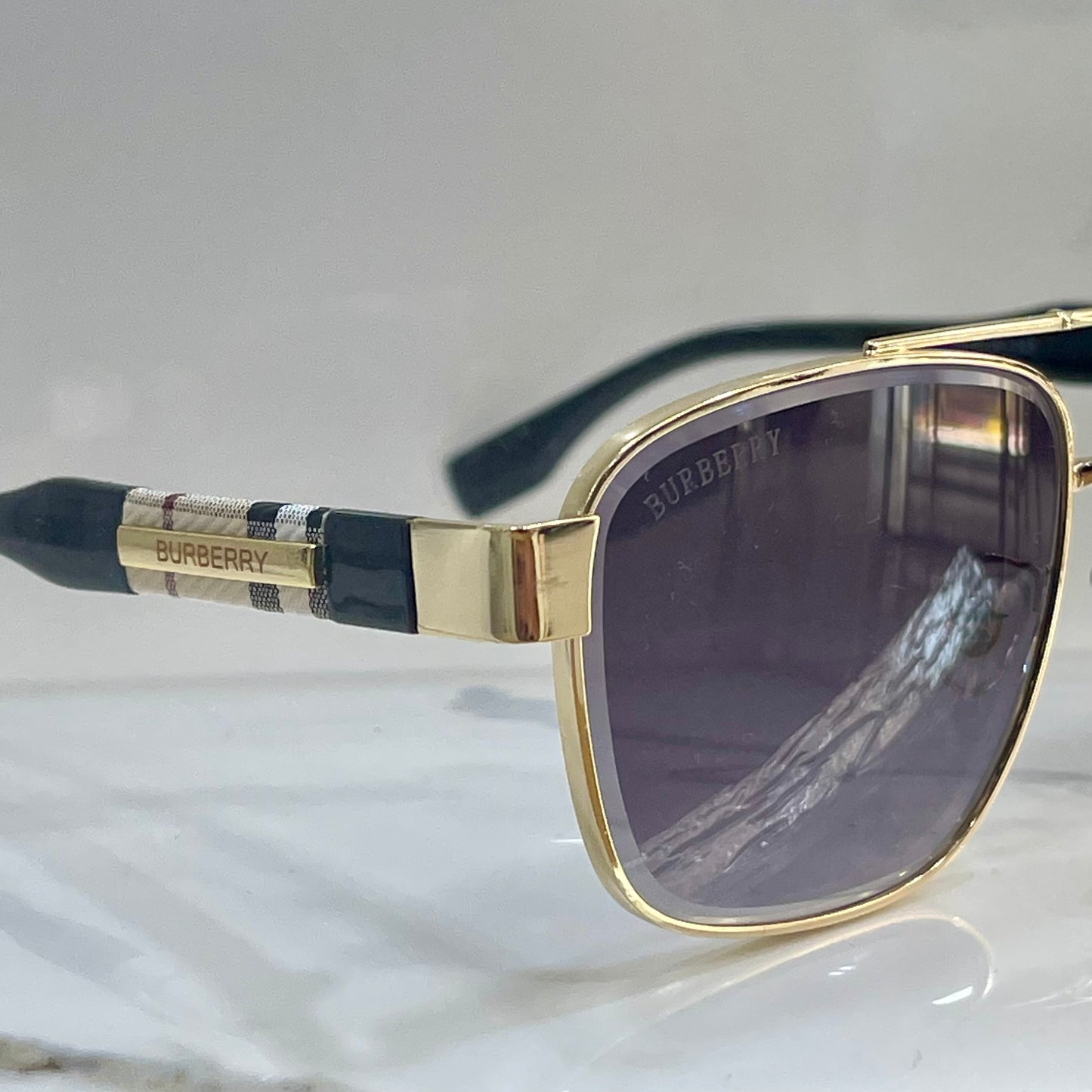Burberry Hologram G-35 2016