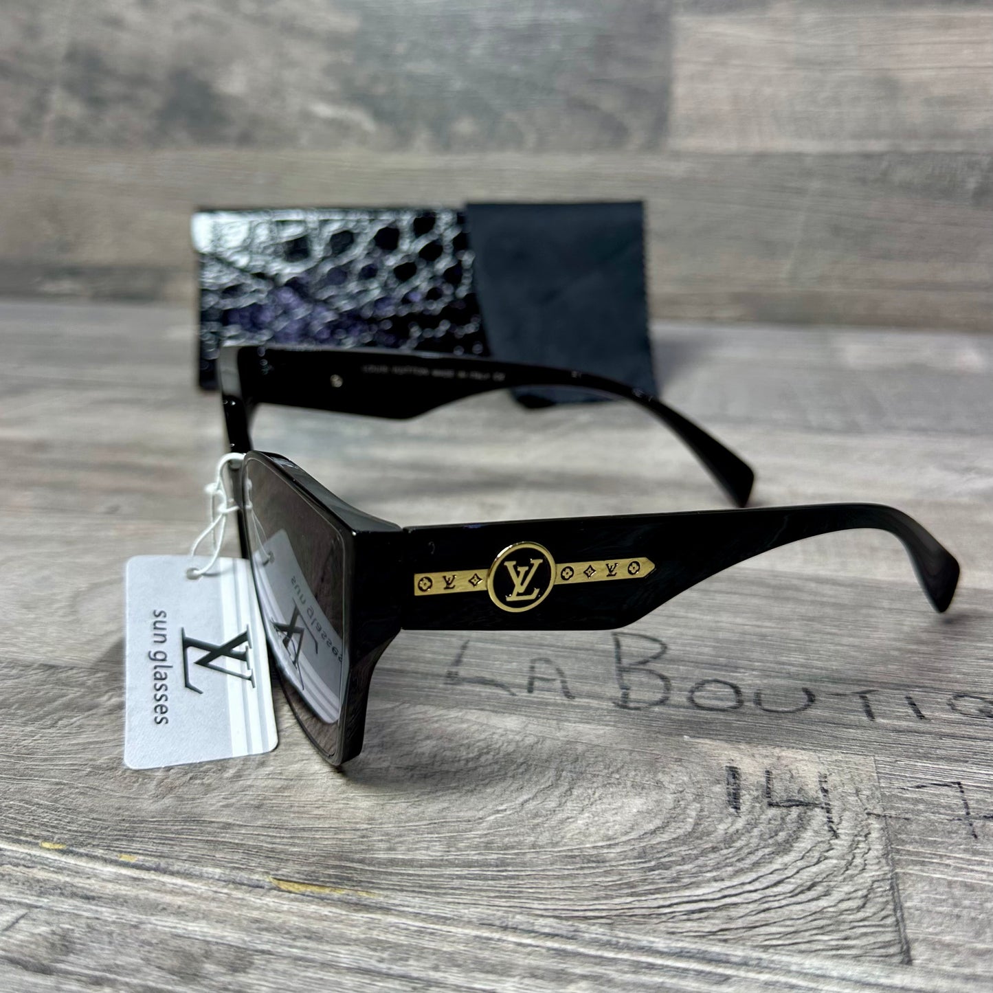 LV 057- Black Classic 2025
