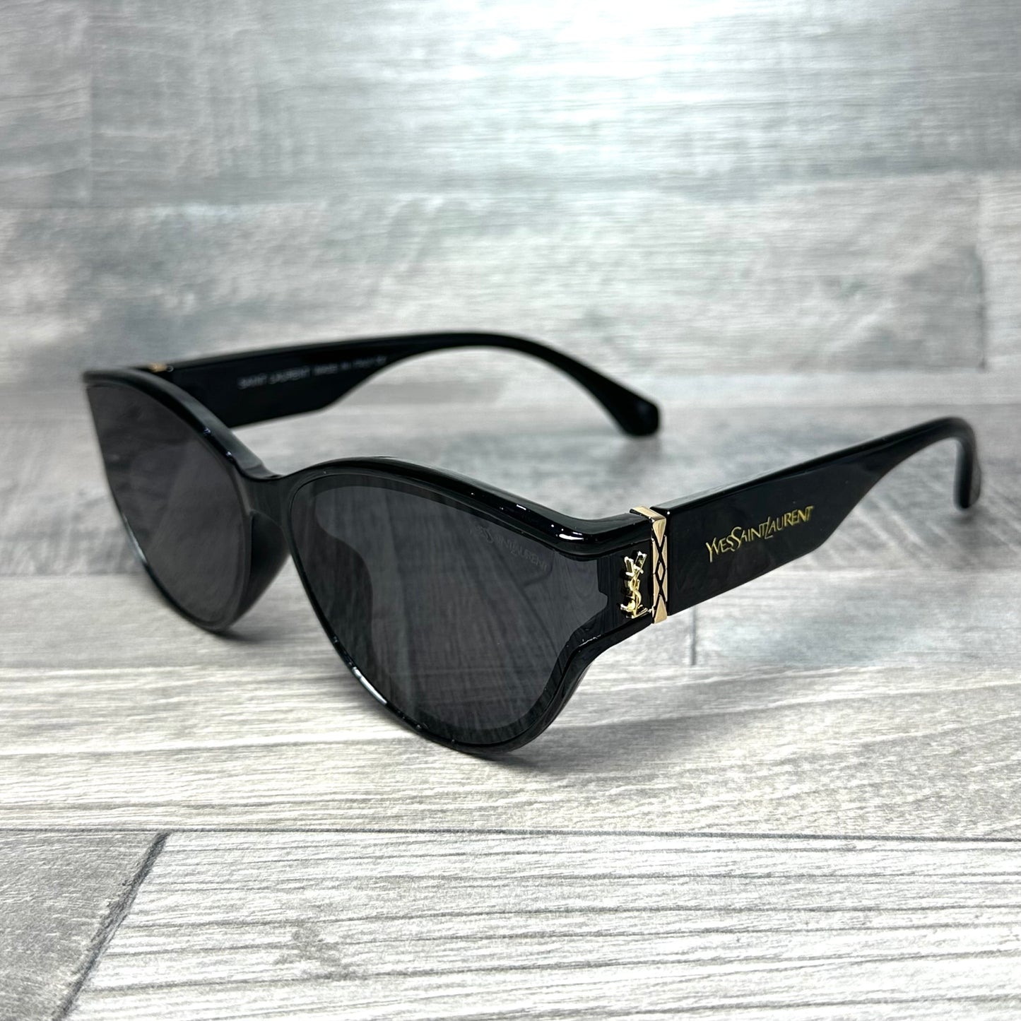 Yves Saint Laurent Black Gold  G-75