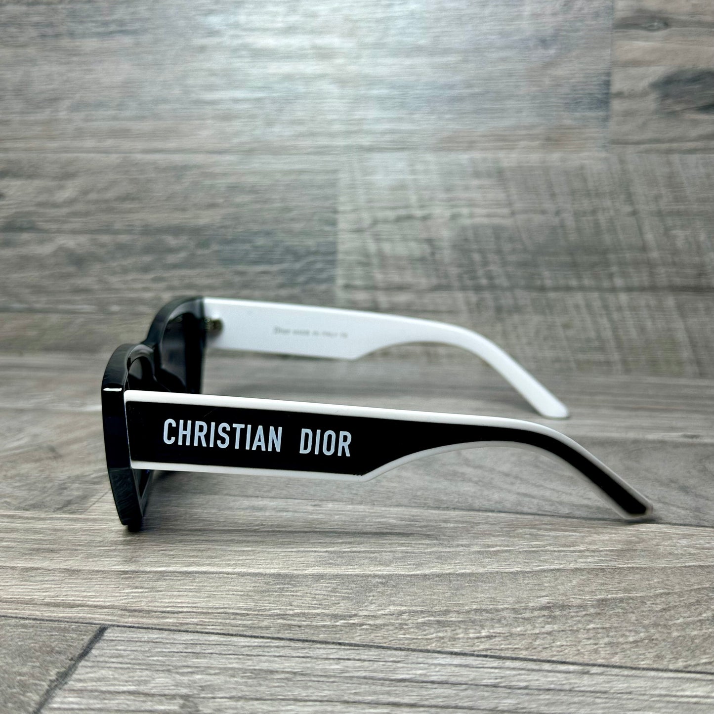 Dior 042 - Black White 2026