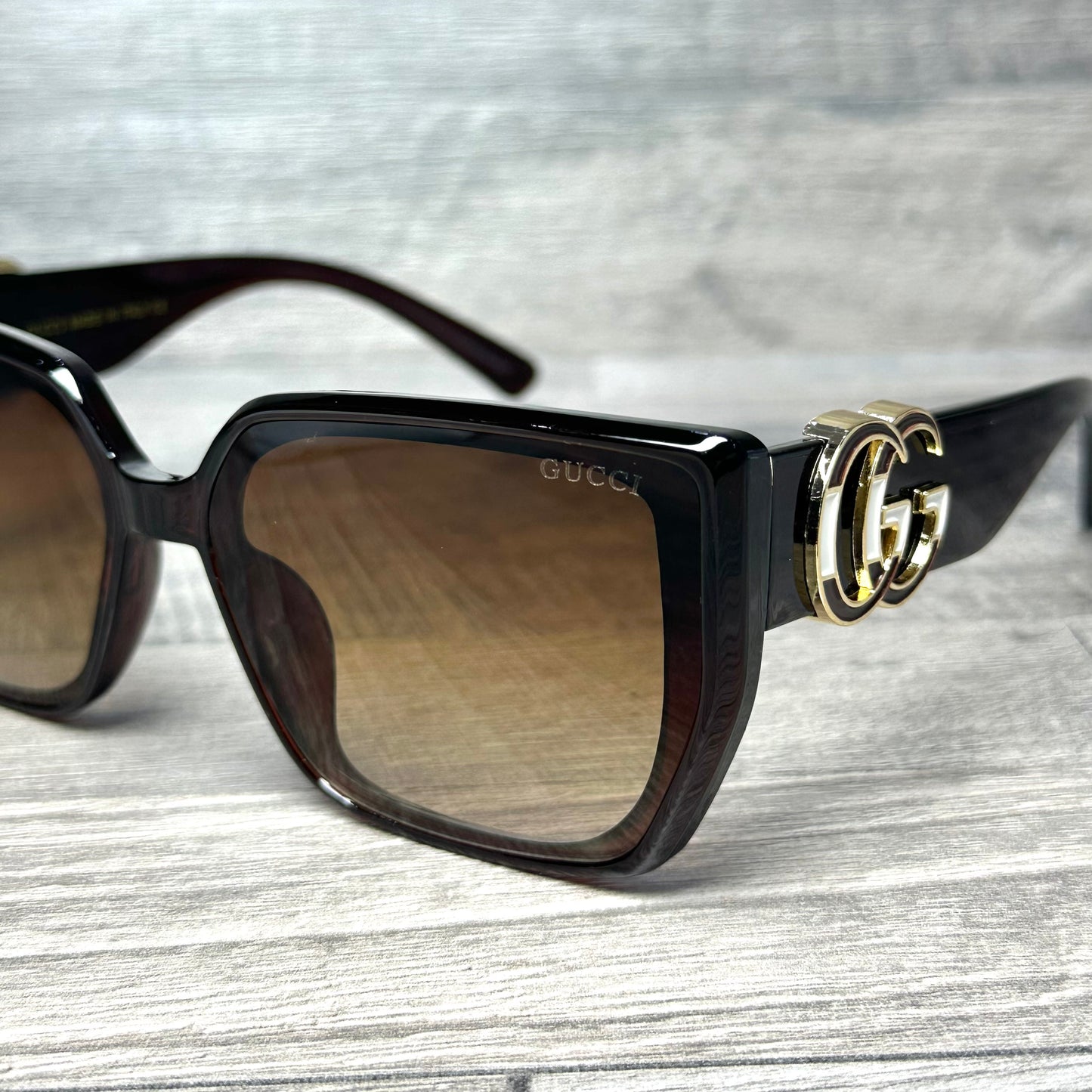 Gucci Brown Black Holo G-82