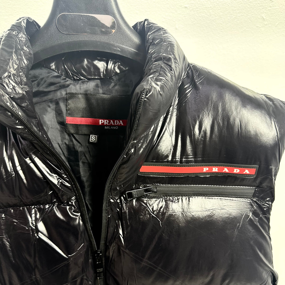 Αμάνικο Prada Black 2026