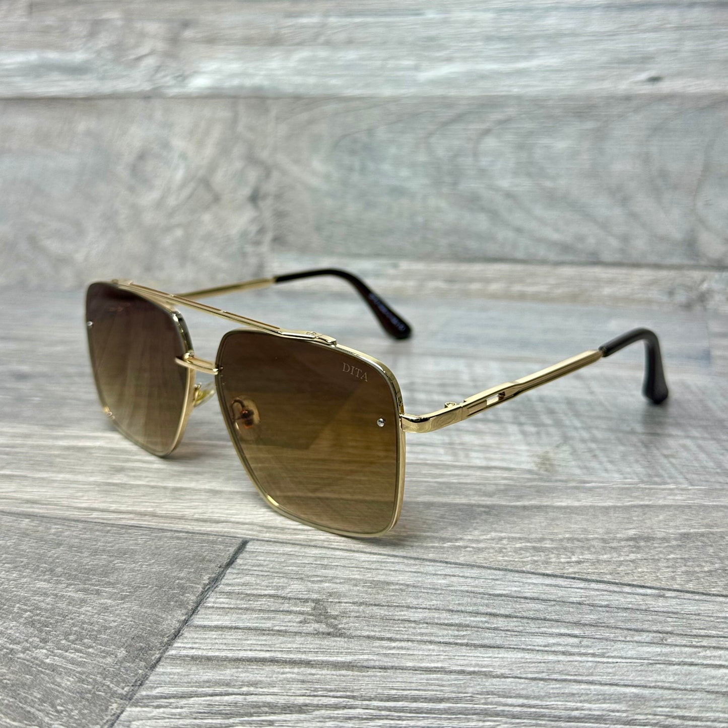 Dita 076 - Brown Gold 2026