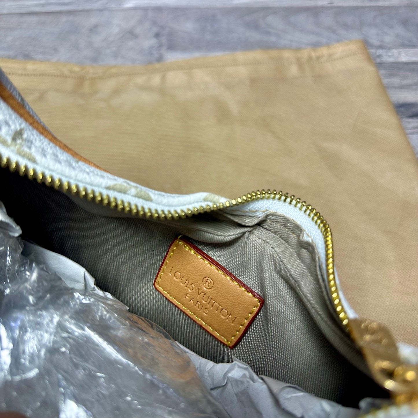 LV Canvas Loop White Classic