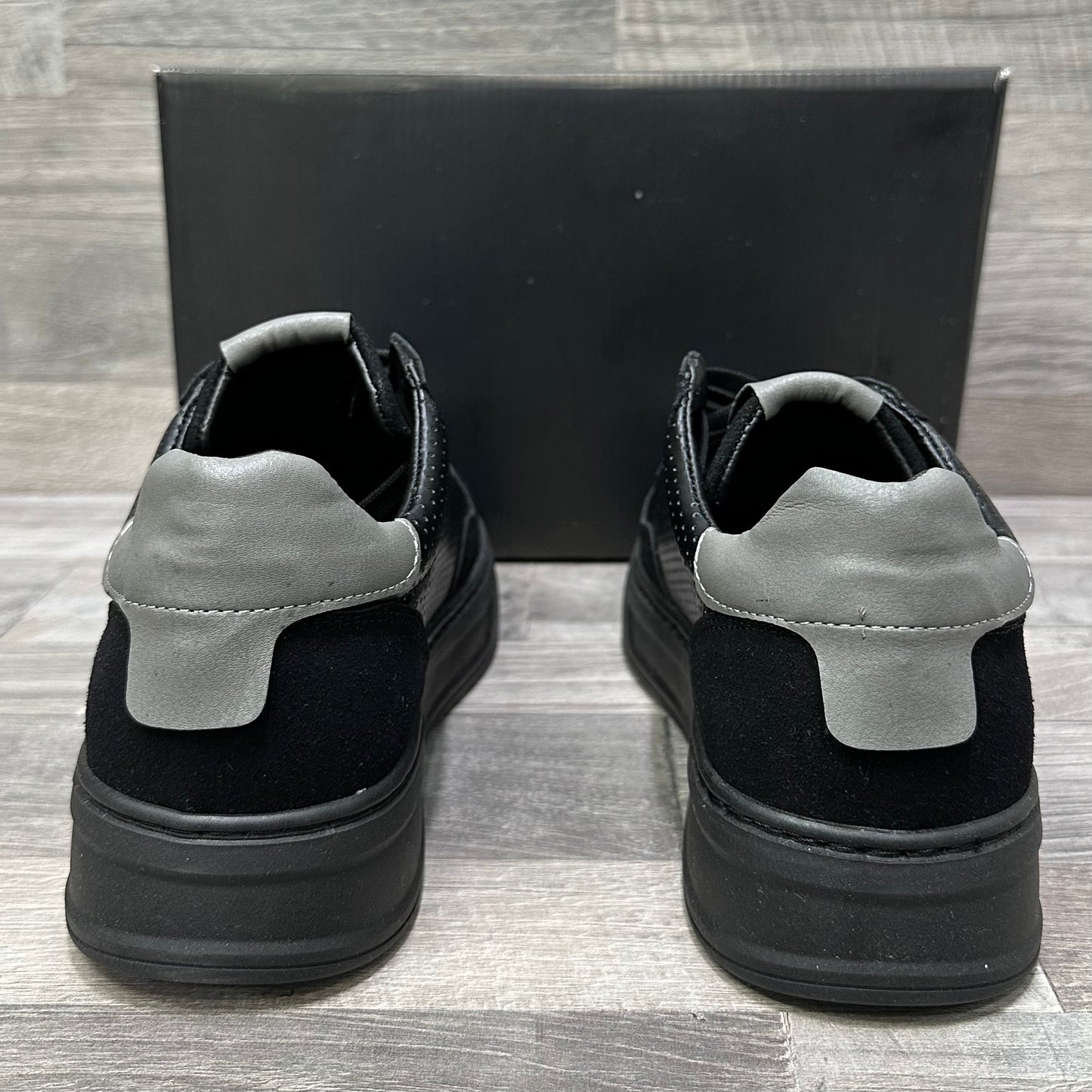 Hogan Mens Black Grey Classic 56