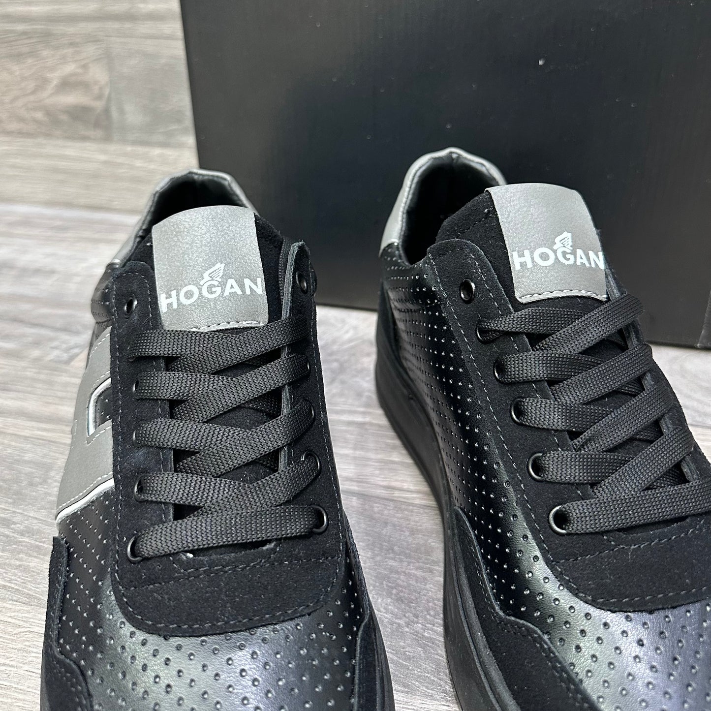 Hogan Mens Black Grey Classic 56