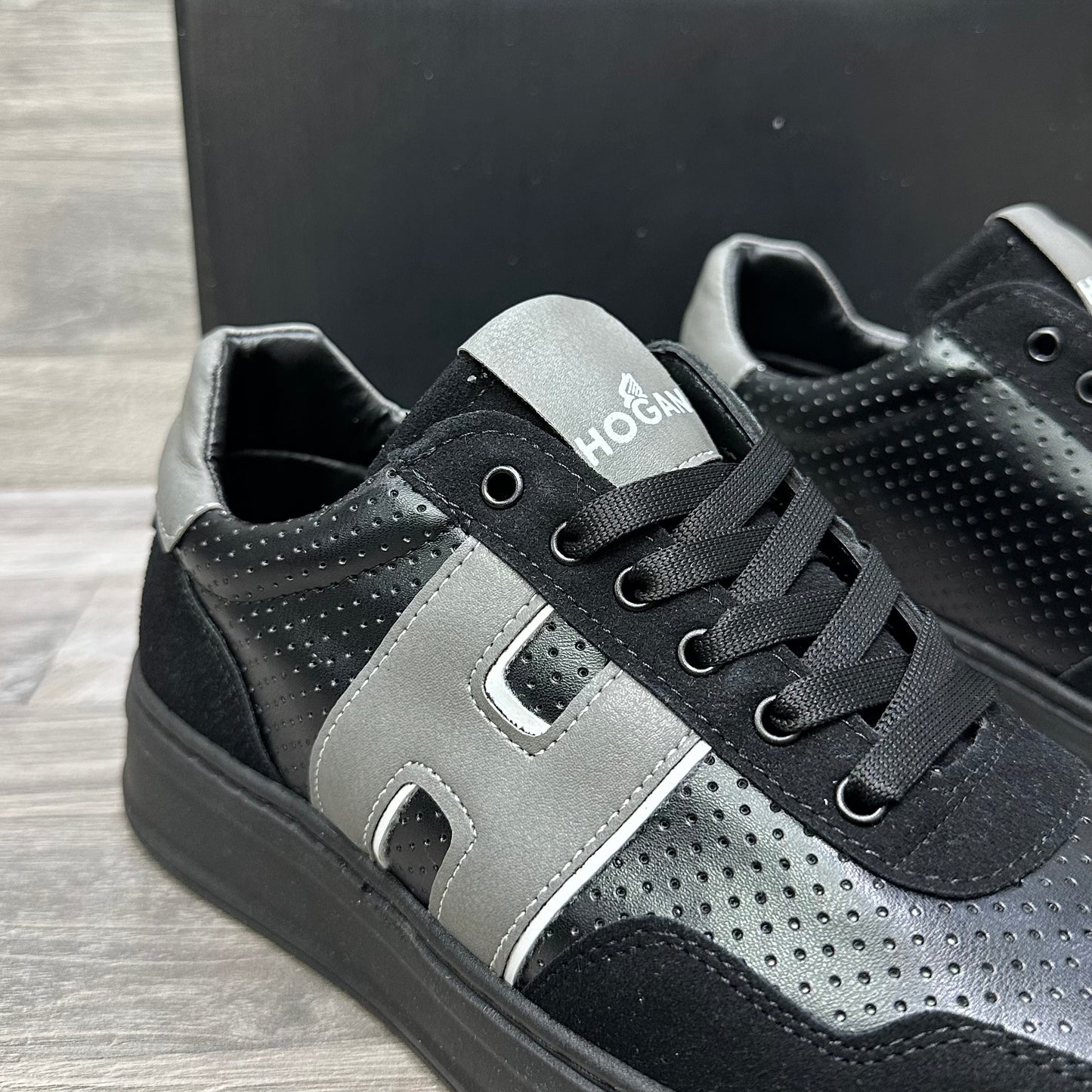 Hogan Mens Black Grey Classic 56