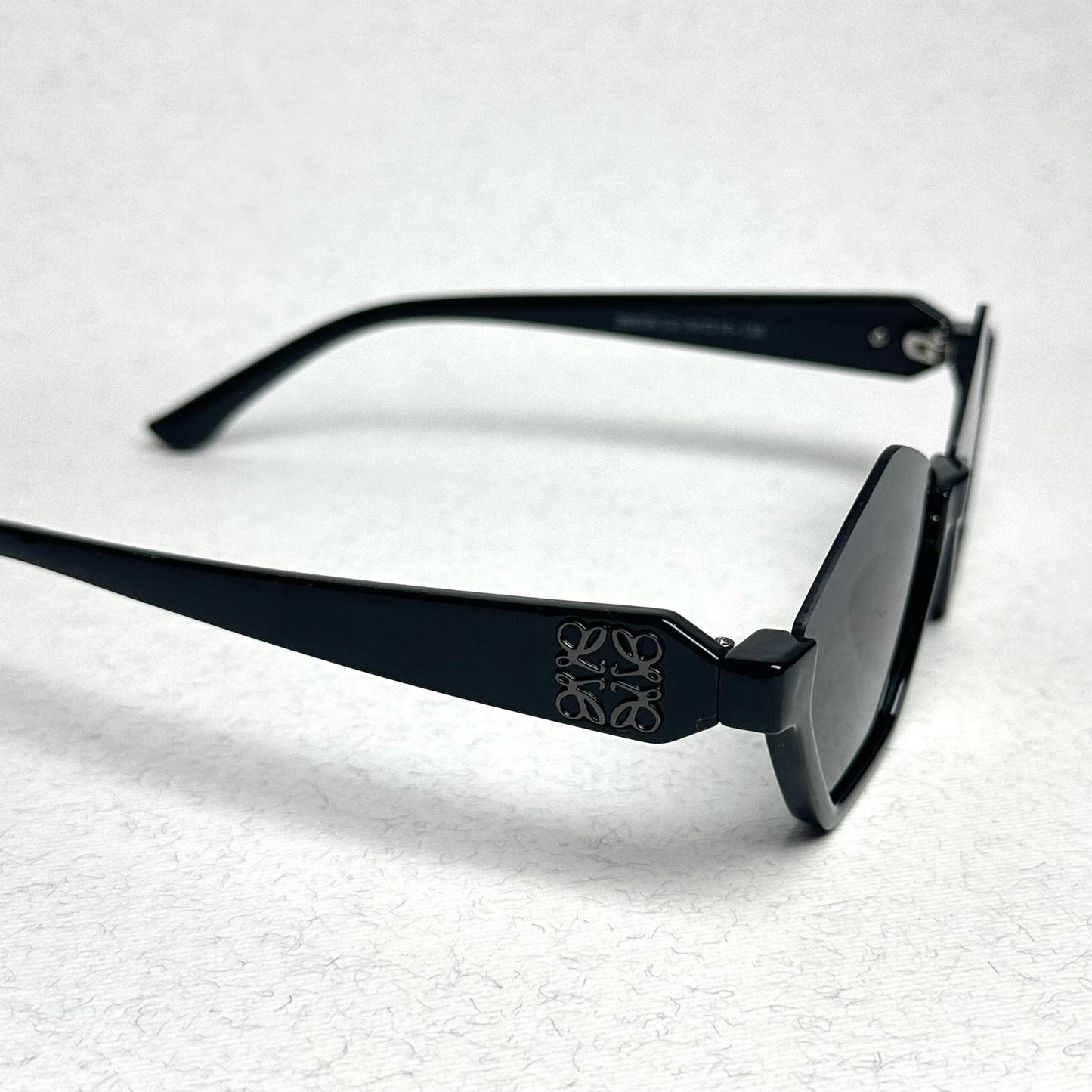 Loewe Black F-98