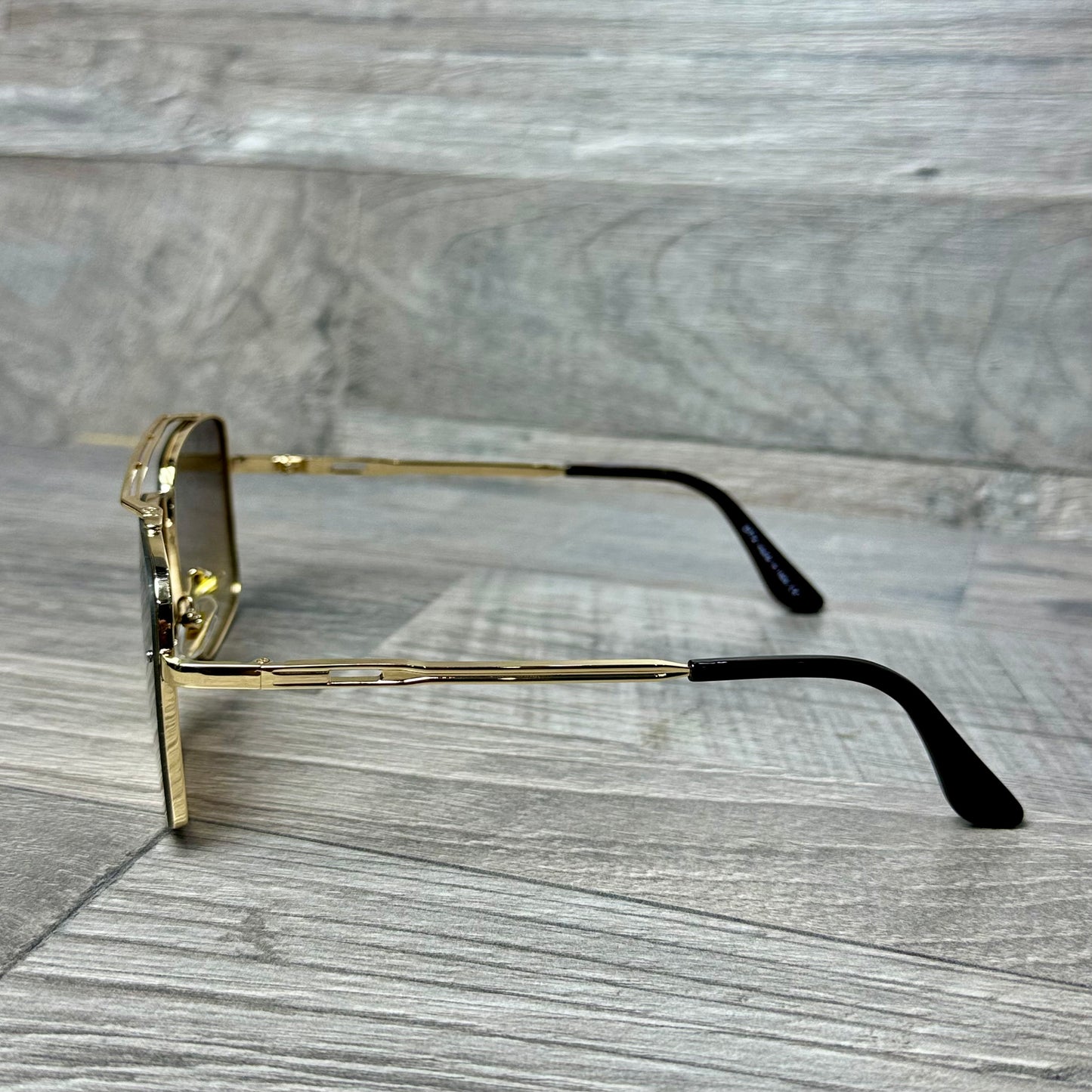 Dita 076 - Brown Gold 2026
